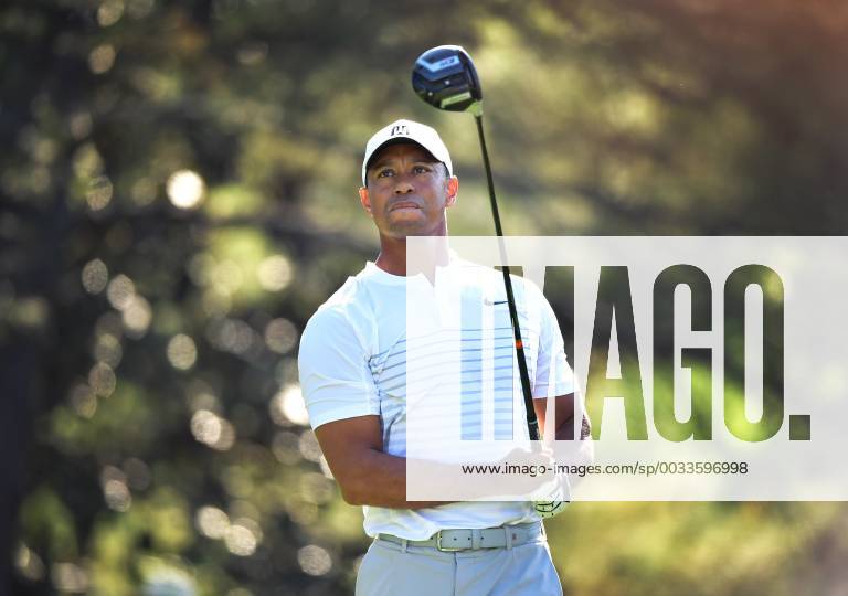 Tiger Woods watches his drive on the 15th tee during a practice round prior to the Masters golf tournament at the Augusta National Golf Club, on April 3, 2018 in Augusta, Georgia. AUG20180403303 KEVINxDIETSCH
