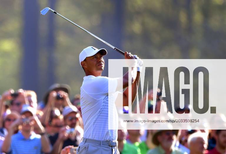 Tiger Woods hits off the 12th tee during a practice round prior to the Masters golf tournament at the Augusta National Golf Club, on April 3, 2018 in Augusta, Georgia. AUG20180403318 KEVINxDIETSCH