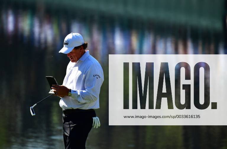 Phil Mickelson looks at notes on the 16th green during a practice round prior to the Masters golf tournament at the Augusta National Golf Club, on April 3, 2018 in Augusta, Georgia. AUG20180403322 KEVINxDIETSCH