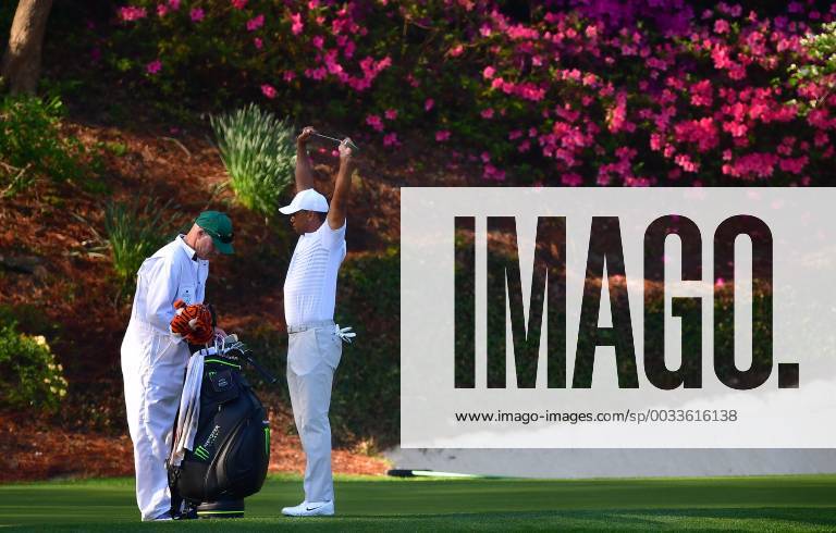 Tiger Woods stretches on the 12th green during a practice round prior to the Masters golf tournament at the Augusta National Golf Club, on April 3, 2018 in Augusta, Georgia. AUG20180403327 KEVINxDIETSCH