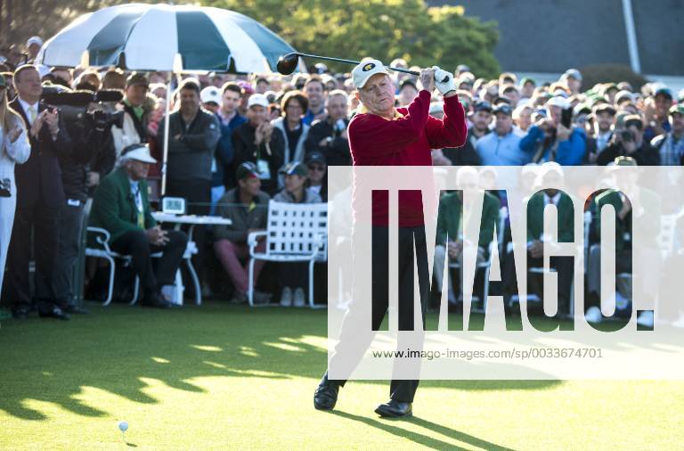 Honorary starters golf legend Jack Nicklaus swings his club during the opening ceremony for the 2018 Masters Tournament at the Augusta National Golf Club in Augusta, Georgia, on April 5, 2018. AUG20180405308 KEVINxDIETSCH