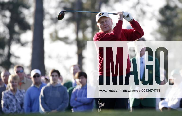 Honorary Starter Jack Nicklaus hits a tee shot on the first hole before the 1st round of the 2018 Masters Tournament at the Augusta National Golf Club in Augusta, Georgia, on April 5, 2018. AUG20180405104 JOHNxANGELILLO