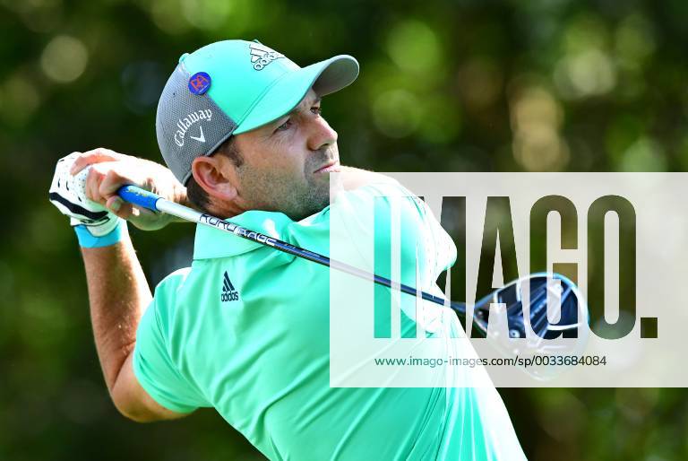 Sergio Garcia watches his drive off the 2nd tee during the first round of the 2018 Masters Tournament at the Augusta National Golf Club in Augusta, Georgia, on April 5, 2018. AUG20180405320 KEVINxDIETSCH