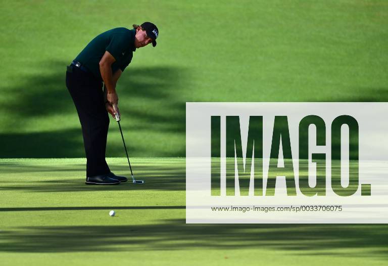 Phil Mickelson putts on the 10th green during the first round of the 2018 Masters Tournament at the Augusta National Golf Club in Augusta, Georgia, on April 5, 2018. AUG20180405347 KEVINxDIETSCH