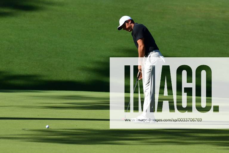 Rory McIlroy putts on the 10th green during the first round of the 2018 Masters Tournament at the Augusta National Golf Club in Augusta, Georgia, on April 5, 2018. AUG20180405342 KEVINxDIETSCH