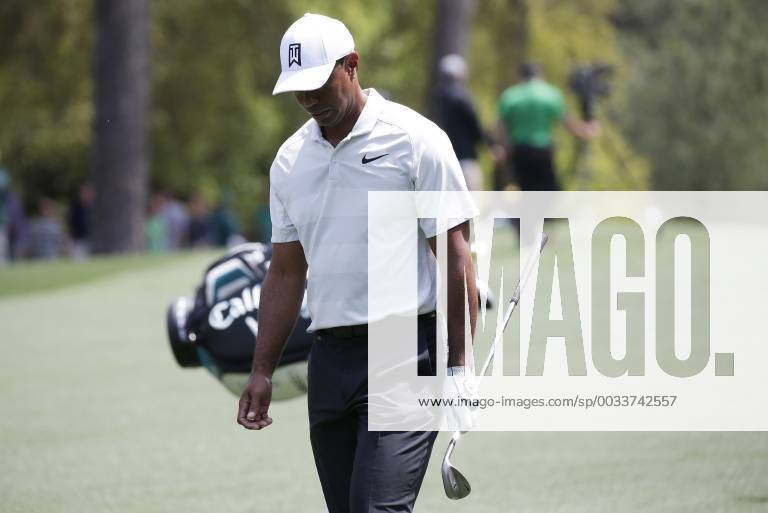 Tiger Woods puts his head down as he walks up the fairway after his approach shot on the first hole in the 2nd round of the 2018 Masters Tournament at the Augusta National Golf Club in Augusta, Georgia, on April 6, 2018. AUG20180406125 JOHNxANGELILLO