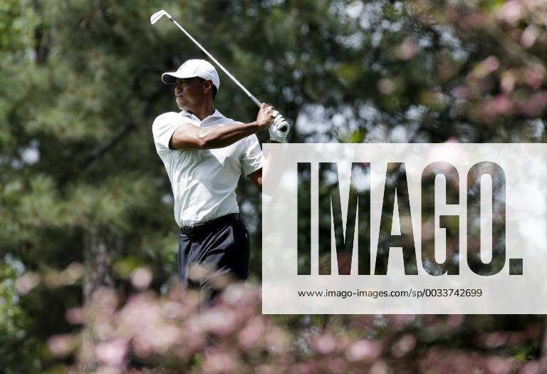 Tiger Woods hits an iron from the second hole fairway in the 2nd round of the 2018 Masters Tournament at the Augusta National Golf Club in Augusta, Georgia, on April 6, 2018. AUG20180406130 JOHNxANGELILLO