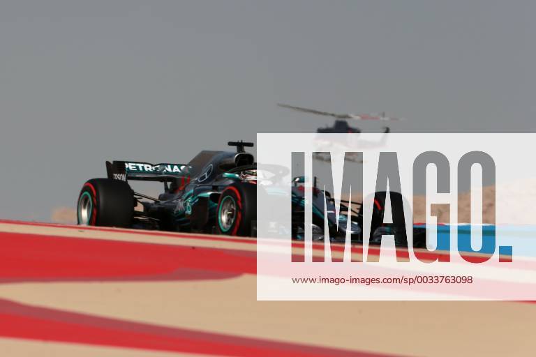 Motorsports: FIA Formula One World Championship WM Weltmeisterschaft 2018, Grand Prix of Bahrain, Helicopter 44 Lewis Hamilton (GBR, Mercedes AMG Petronas F1 Team), Sakhir Bahrain
