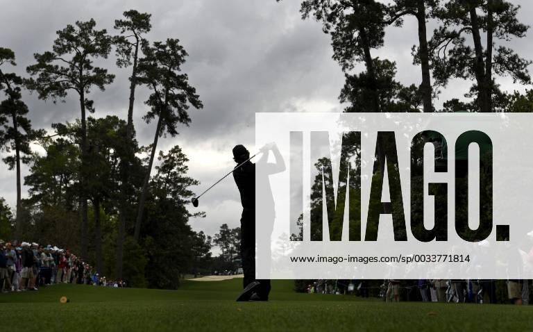 Phil Mickelson watches his drive off of the 18th tee during the third round of the 2018 Masters Tournament at the Augusta National Golf Club in Augusta, Georgia, on April 7, 2018. AUG20180407306 KEVINxDIETSCH