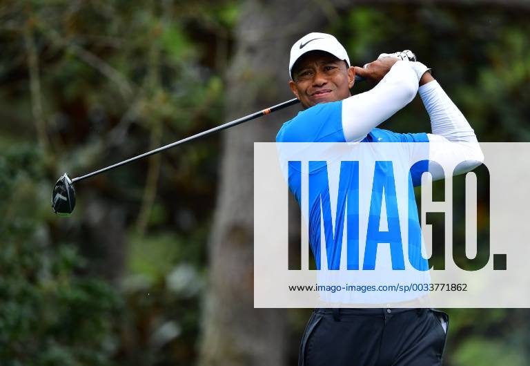 Tiger Woods watches his drive off of the 15th tee during the third round of the 2018 Masters Tournament at the Augusta National Golf Club in Augusta, Georgia, on April 7, 2018. AUG20180407319 KEVINxDIETSCH