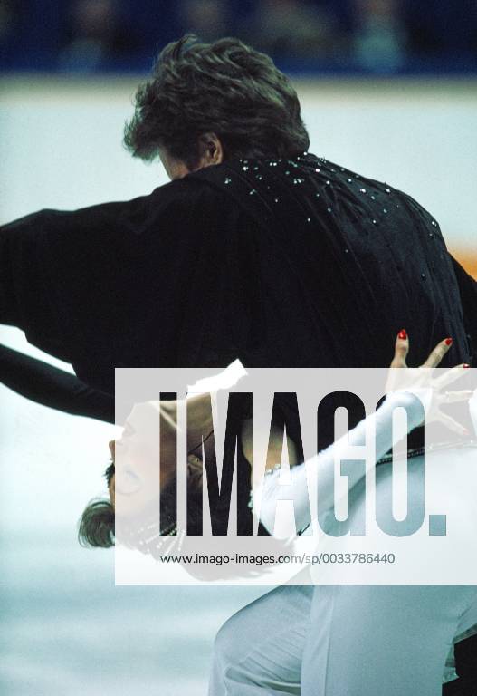 Marina Klimowa Sergej Ponomarenko Olympic Champion World Champion European Champion USR Champion in Ice Dance World Cup victories in 89 90 92 OLY Victory 92 OLY Silver 88 EU Victory 89 90 91 92 USSR Champion in 85 86 89 90 Photo Skating Hall of Fame 2000 Today they live in California as figure skating Trainer