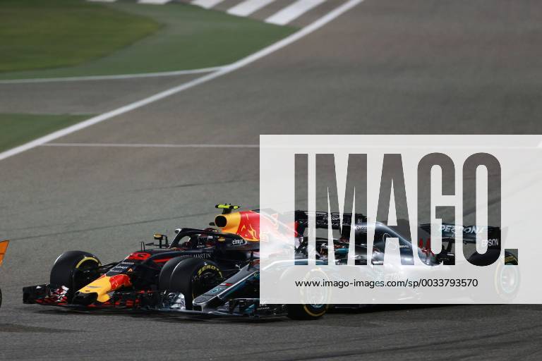 Motorsports: FIA Formula One World Championship WM Weltmeisterschaft 2018, Grand Prix of Bahrain, 33 Max Verstappen (NDL, Red Bull Racing), 44 Lewis Hamilton (GBR, Mercedes AMG Petronas F1 Team), Sakhir Bahrain