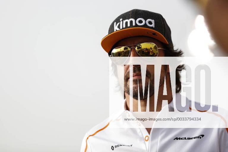 Sakhir, Kingdom of Bahrain - FERNANDO ALONSO of McLaren F1 Team prior to the 2018 FIA Formula 1 Bahrain Grand Prix at Bahrain International Circuit in Sakhir, Kingdom of Bahrain. Bahrain Grand Prix 2018 - Vettel wins - ZUMAg147 20180408_zap_g147_002