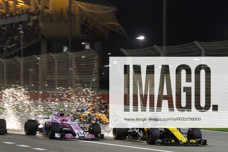 Motorsports: FIA Formula One World Championship WM Weltmeisterschaft 2018, Grand Prix of Bahrain, 31 Esteban Ocon (Sahara Force India F1 Team) 27 Nico Hülkenberg (Renault F1 Team), Sakhir Bahrain