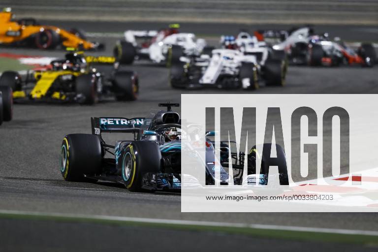 HAMILTON Lewis (gbr), Mercedes AMG F1 Petronas GP W09 Hybrid EQ Power+, action during 2018 Formula 1 FIA World Championship WM Weltmeisterschaft Bahrain Grand Prix, Sakhir Bahrain
