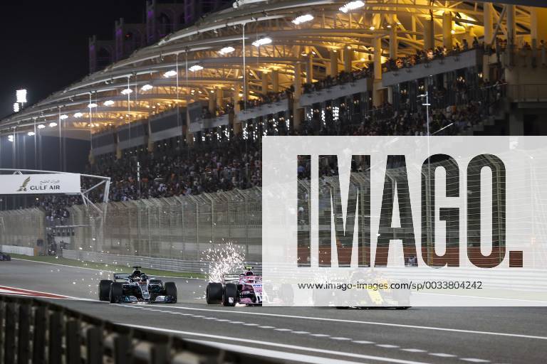 HULKENBERG Nico (ger), Renault F1 Team RS18, OCON Esteban (fra), Force India F1 VJM11, HAMILTON Lewis (gbr), Mercedes AMG F1 Petronas GP W09 Hybrid EQ Power+, action during 2018 Formula 1 FIA World Championship WM Weltmeisterschaft Bahrain Grand Prix, Sakhir Bahrain