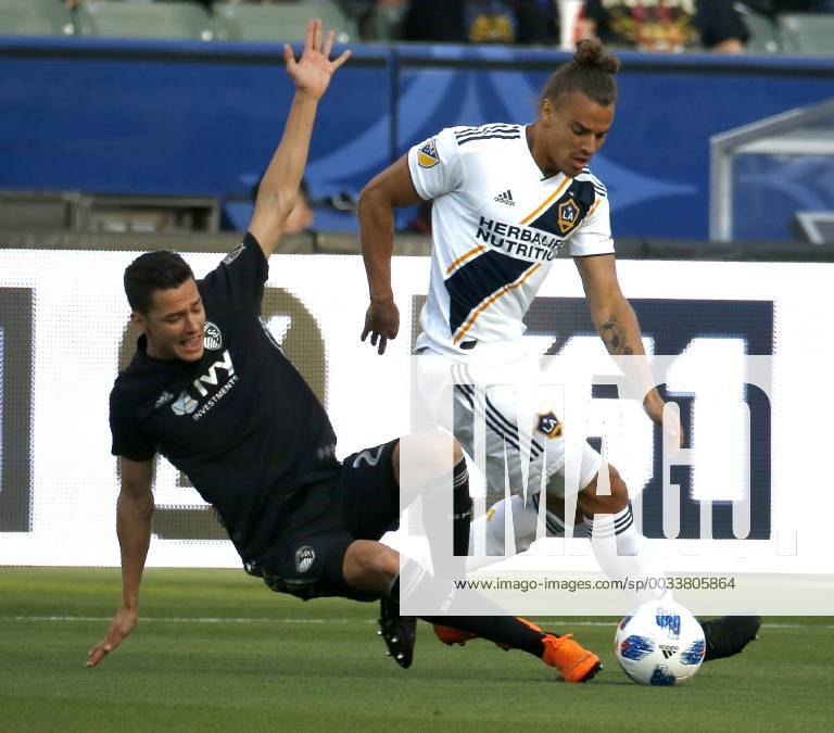 Los Angeles, California, U.S - Sporting Kansas Citys defender Amer Didic (2) vies with Los Angeles Galaxys defender Rolf Feltscher (25) of Switzerland during the 2018 Major League Soccer MLS Fussball Herren USA match between Los Angeles Galaxy and Sporting Kansas City in Carson, California, April 8, 2018. Sporting Kansas City won 2-0. MLS 2018: Los Angeles Galaxy 0-2 Sporting Kansas City - ZUMAc68_ 20180408_zaf_c68_001