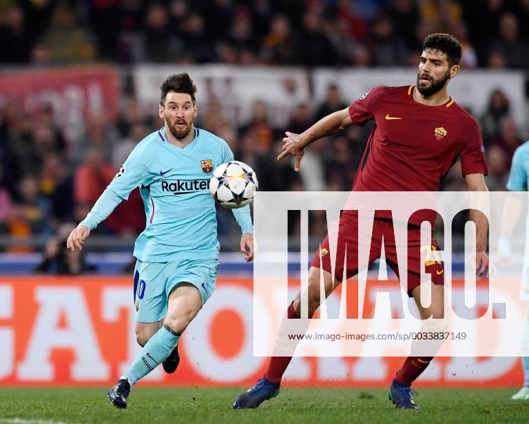 FUSSBALL CHAMPIONS LEAGUE SAISON 2017 2018 VIERTELFINALE RUECKSPIEL AS Rom - FC Barcelona Barca 10.04.2018 Lionel Messi (li, Barca) gegen Federico Fazio (re, AS Rom)