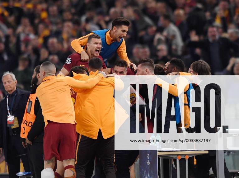 FUSSBALL CHAMPIONS LEAGUE SAISON 2017 2018 VIERTELFINALE RUECKSPIEL AS Rom - FC Barcelona Barca 10.04.2018 TEAMJUBEL AS Rom nach dem entscheidenden Treffer von Kostas Manolas zum 3-0 Sieg