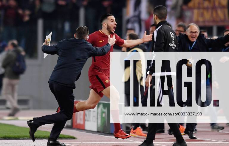 FUSSBALL CHAMPIONS LEAGUE SAISON 2017 2018 VIERTELFINALE RUECKSPIEL AS Rom - FC Barcelona Barca 10.04.2018 JUBEL AS Rom; Torschuetze 3-0 Kostas Manolas (Mitte)