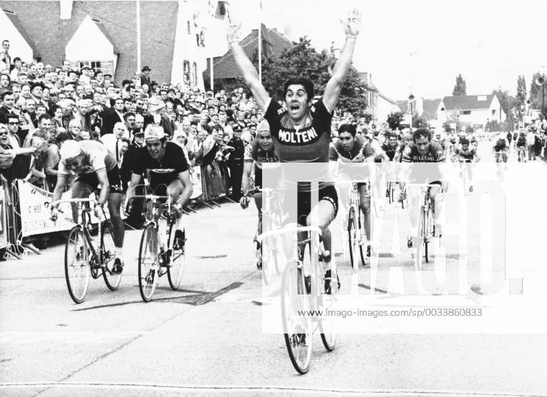 20100514 - BRUSSELS, BELGIUM: This file picture dated 29 June 1969 shows Italian Marino Basso (front), winning ahead of second placed Dutch Jan Janssen, third placed Roger De Vlaeminck, fourth placed Pieter Nassen, fifth placed Eddy Merckx, during the first stage Roubaix-Woluwe-Saint-Pierre - Sint-Pieters-Woluwe, of the 1969 edition of the Tour de France. ARCHIVES BELGAxARCHIVES x20218928x