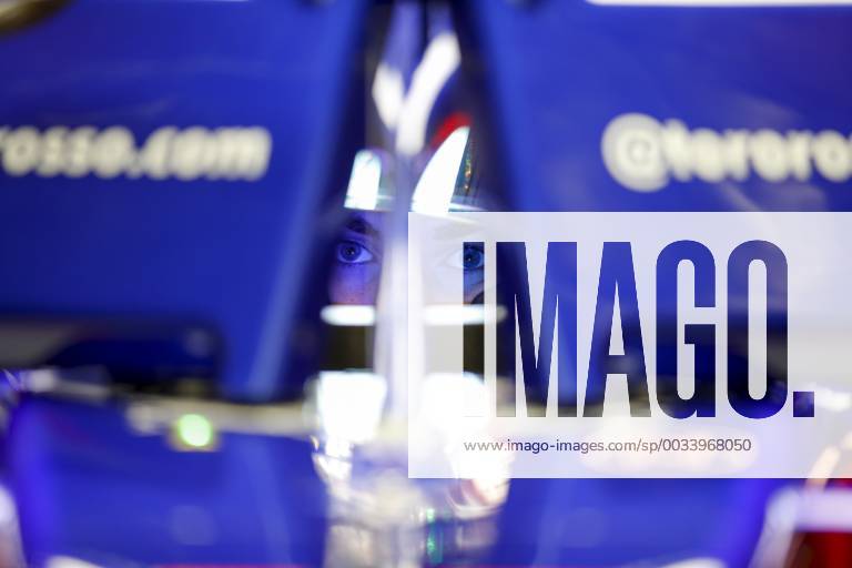 Shanghai: Motorsports: Formula 1 2018 Heineken Chinese Grand Prix Chinese Formula One Grand Prix Shanghai Circuit April 08, 2018 in Shanghai, China. , 28 Brendon Hartley (NZL Toro Rosso, Ferrari) , Shanghai China