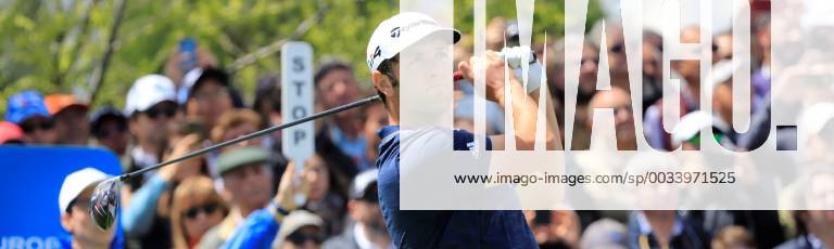 Jon Rahm of Spain hits his tee shot on the third day of Madrid Open golf tournament at the National Golf Course in Madrid, Spain, 14 April 2018. The Madrid Open runs from 12 to 15 April. Madrid Open !ACHTUNG: NUR REDAKTIONELLE NUTZUNG!