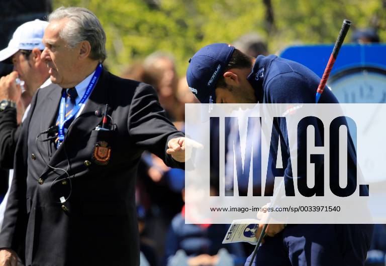Pablo Larrazabal of Spain prepares his next shot during the third day of Madrid Open golf tournament at the National Golf Course in Madrid, Spain, 14 April 2018. The Madrid Open runs from 12 to 15 April. Madrid Open !ACHTUNG: NUR REDAKTIONELLE NUTZUNG!