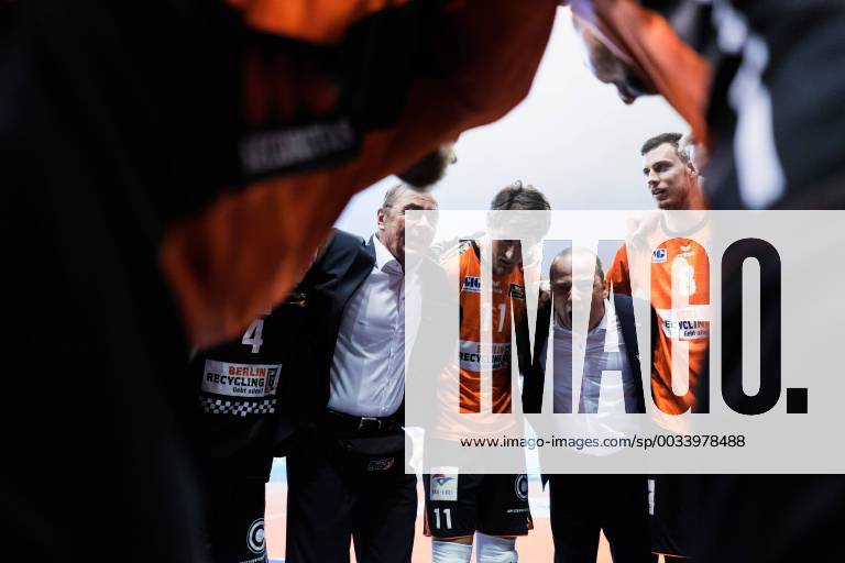 Berlin Germany 14 04 2018 Coach Stelian Moculescu BR Volleys Adam White BR Volleys 11 co coach Manilo Puxeddu BR Volleys and Graham Vigrass BR Volleys 8 swear before the game in the Playoff Semifinals Game 1 of the Volleyball Bundesliga between Berlin Recycling Volleys and United Volleys Rhein Main