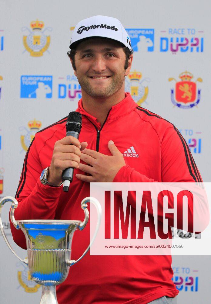 Jon Rahm of Spain celebrates after winning the Madrid Open golf tournament at the National Golf Course in Madrid, Spain, 15 April 2018. The Madrid Open runs from 12 to 15 April. Jon Rahm wins Madrid Golf Open !ACHTUNG: NUR REDAKTIONELLE NUTZUNG!