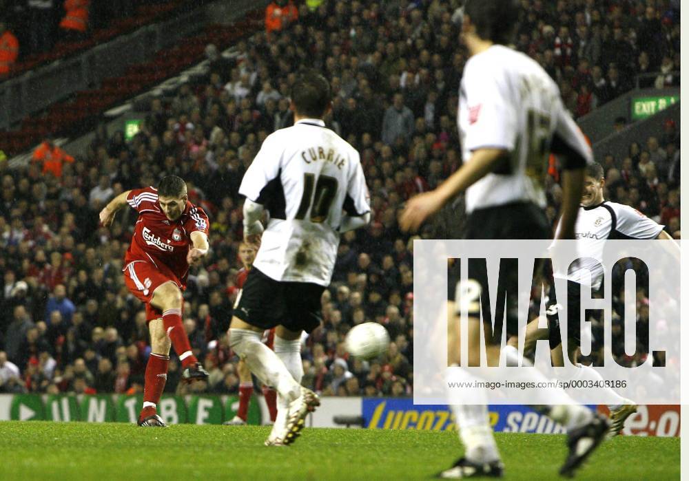Steven Gerrard (Liverpool, li.) erzielt das 5:0 - . Fußball Herren FA Cup 2007 2008, Englischer Pokal, Pokalspiel, FC Liverpool o0 - Luton Town 5:0 Gruppe Liverpool Dynamik, Fußball Herren FA Cup 2007 2008, Englischer Pokal, Pokalspiel, FC Liverpool o0 - Luton Town 5:0 Gruppe Liverpool Dynamik,