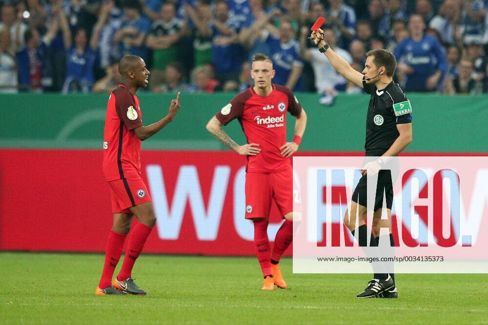 Referee Robert Hartmann shows Gelson Fernandes Eintracht Frankfurt 5 the red card FC Schalke 04 vs Eintracht Frankfurt DFB Pokal Semi Finals Soccer 18 04 2018 FC Schalke 04 vs Eintracht Frankfurt DFB Pokal Semi Finals Soccer 18 04 2018 Gelsenkirchen