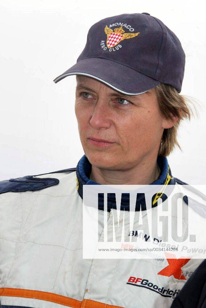 - ZOUERAT, MAURITANIA : German driver Jutta Kleinschmidt during the seventh stage of the 29th Dakar rally between Zouerat and Atar in Mauritania, Friday 12 January 2007. WILLYxWEYENS x5799386x