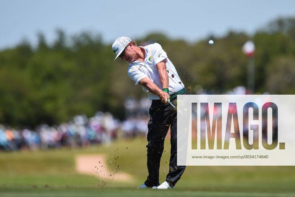 SAN ANTONIO, TX - APRIL 19: Charley Hoffman hits his approach shot on the first hole the opening round of the Valero Texas Open at the TPC San Antonio Oaks Course in San Antonio, TX on April 19, 2018. (Photo by Daniel Dunn Icon Sportswire) GOLF: APR 19 PGA Golf Herren - Valero Texas Open Icon18041929