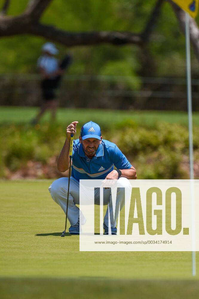 SAN ANTONIO, TX - APRIL 19: Sergio Garcia lines up a putt during the first round of the Valero Texas Open at the TPC San Antonio Oaks Course in San Antonio, TX on April 19, 2018. (Photo by Daniel Dunn Icon Sportswire) GOLF: APR 19 PGA Golf Herren - Valero Texas Open Icon18041939