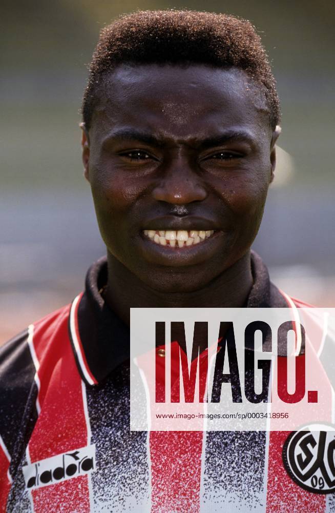 Souleyman Sane (SG Wattenscheid 09) Fußball 1. BL Herren DEUTSCHSPRACHIGE SPORTZEITSCHRIFTEN UND -ZEITUNGEN NUR NACH RÜCKSPRACHE, Saison 1992 1993 Porträt Wattenscheid Fußball 1. BL Herren DEUTSCHSPRACHIGE SPORTZEITSCHRIFTEN UND -ZEITUNGEN NUR NACH RÜCKSPRACHE, Saison 1992 1993 Porträt Wattenscheid