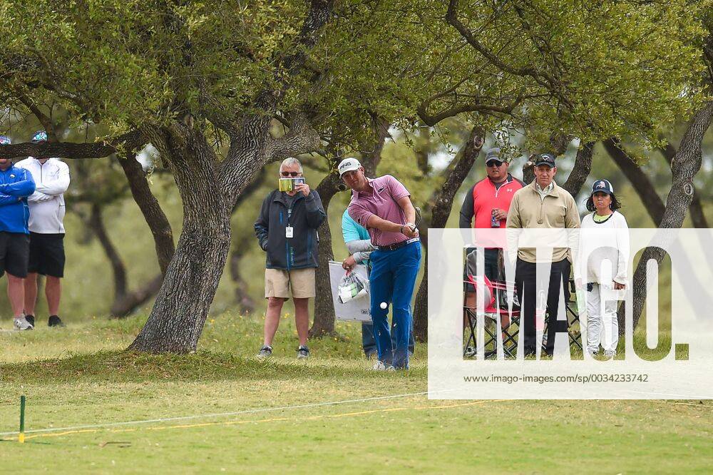 SAN ANTONIO, TX - APRIL 20: Trey Mullinax hits out of the rough during the second round of the Valero Texas Open at the TPC San Antonio Oaks Course in San Antonio, TX on April 20, 2018. (Photo by Daniel Dunn Icon Sportswire) GOLF: APR 20 PGA Golf Herren - Valero Texas Open Icon18042020