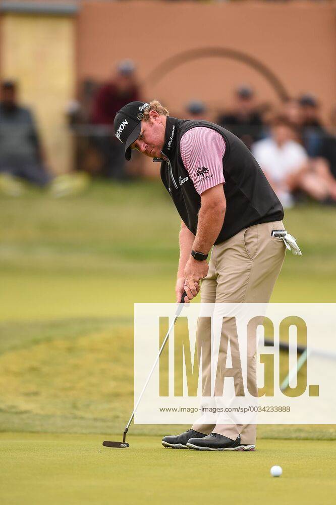 SAN ANTONIO, TX - APRIL 20: William McGirt watches a putt during the second round of the Valero Texas Open at the TPC San Antonio Oaks Course in San Antonio, TX on April 20, 2018. (Photo by Daniel Dunn Icon Sportswire) GOLF: APR 20 PGA Golf Herren - Valero Texas Open Icon18042022