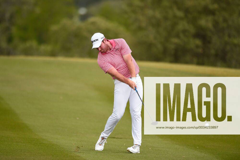 SAN ANTONIO, TX - APRIL 20: Grayson Murray hits out of the fairway during the second round of the Valero Texas Open at the TPC San Antonio Oaks Course in San Antonio, TX on April 20, 2018. (Photo by Daniel Dunn Icon Sportswire) GOLF: APR 20 PGA Golf Herren - Valero Texas Open Icon18042031