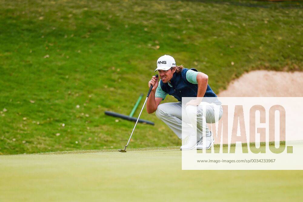 SAN ANTONIO, TX - APRIL 20: Aaron Baddeley lines up a putt during the second round of the Valero Texas Open at the TPC San Antonio Oaks Course in San Antonio, TX on April 20, 2018. (Photo by Daniel Dunn Icon Sportswire) GOLF: APR 20 PGA Golf Herren - Valero Texas Open Icon18042033