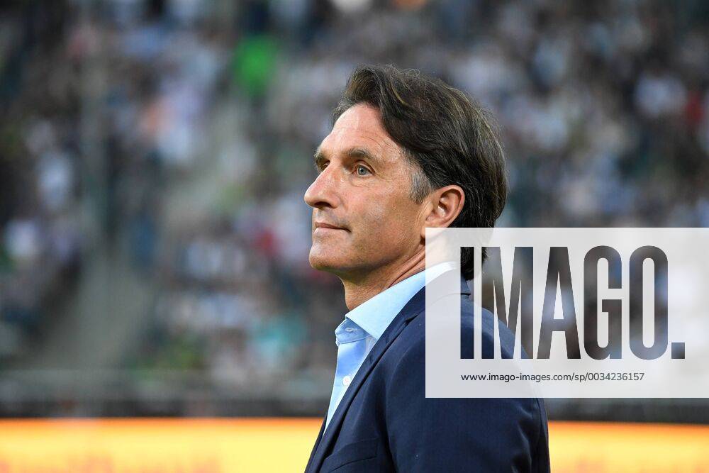 Soccer 1 BL Season 2017 2018 Matchday 31 Borussia Mönchengladbach vs VFL Wolfsburg 20 04 2018 Stadion im Borussia Park Mönchengladbach Bruno Labbadia Coach VfL Wolfsburg Promotion Single Picture