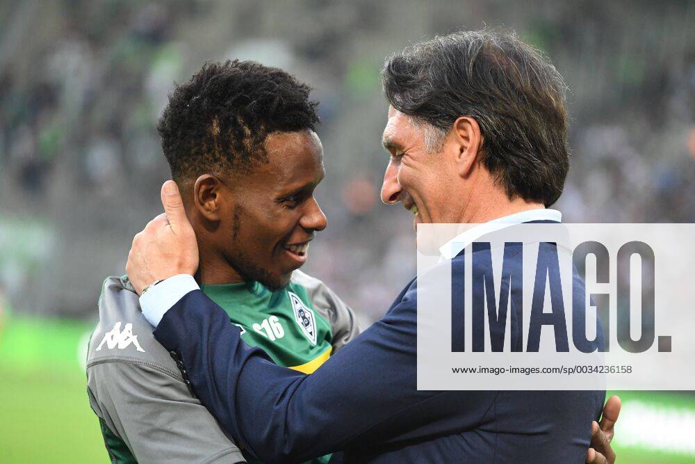 Soccer 1BL Season 2017 2018 Round 31 Borussia Mönchengladbach vs VFL Wolfsburg 20 04 2018 Borussia Mönchengladbach Stadium Ibrahima Traore Gladbach Bruno Labbadia Coach VfL Wolfsburg