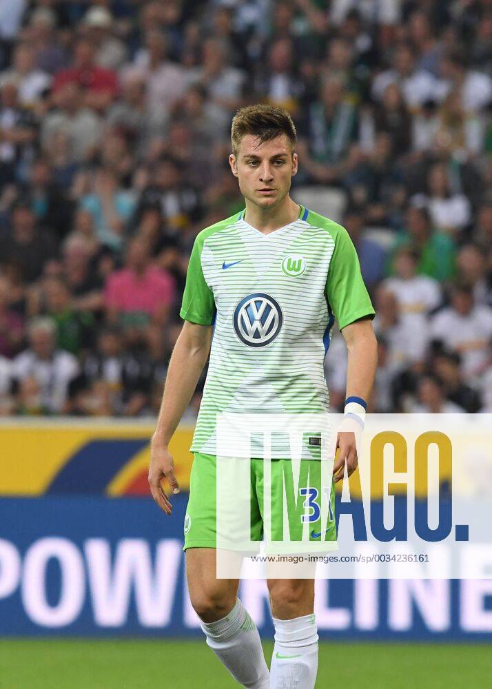 Soccer 1 BL Season 2017 2018 Matchday 31 Borussia Mönchengladbach vs VFL Wolfsburg 20 04 2018 Borussia Park Mönchengladbach Stadium Robin Knoche VfL Wolfsburg Action Single shot
