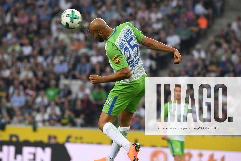 Soccer 1 BL Season 2017 2018 Matchday 31 Borussia Mönchengladbach vs VFL Wolfsburg 20 04 2018 Stadium at Borussia Park Mönchengladbach Anthony Brooks VfL Wolfsburg Action Single shot
