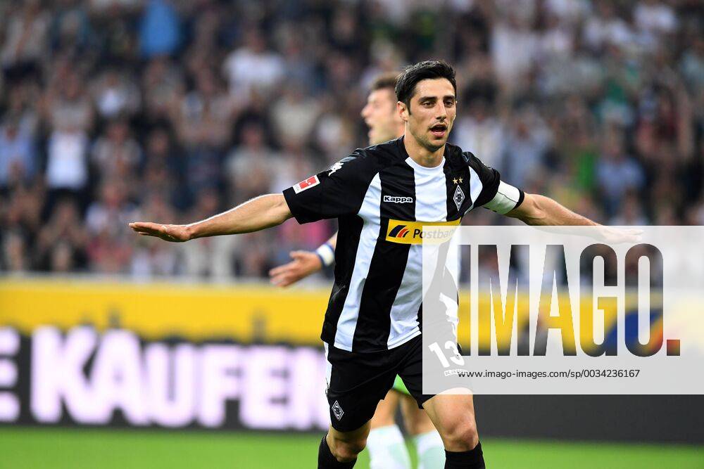 Soccer 1 BL Season 2017 2018 Round 31 Borussia Mönchengladbach vs VFL Wolfsburg 20 04 2018 Borussia Park Mönchengladbach Stadium Lars Stindl Gladbach Torjubel action Single shot