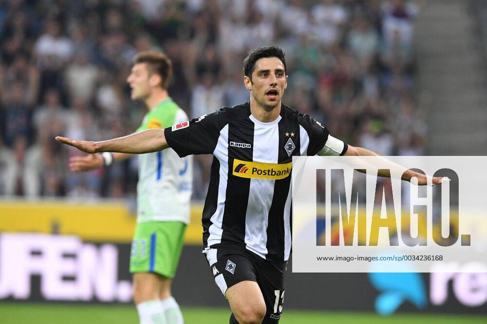 Soccer 1 BL Season 2017 2018 Matchday 31 Borussia Mönchengladbach vs VFL Wolfsburg 20 04 2018 Stadium in Borussia Park Mönchengladbach Lars Stindl Gladbach Action Single shot