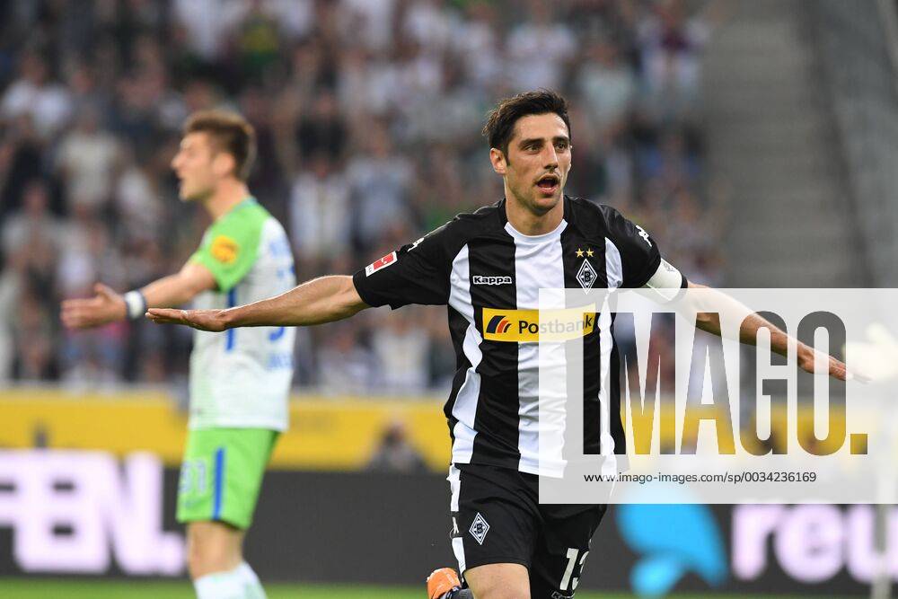 Soccer 1 BL Season 2017 2018 Round 31 Borussia Moenchengladbach vs VFL Wolfsburg 20 04 2018 Stadion im Borussia Park Moenchengladbach Lars Stindl Gladbach Torjubel