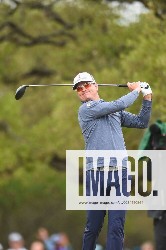 SAN ANTONIO, TX - APRIL 21: Zach Johnson hits a tee shot during the third round of the Valero Texas Open at the TPC San Antonio Oaks Course in San Antonio, TX on April 21, 2018. (Photo by Daniel Dunn Icon Sportswire) GOLF: APR 21 PGA Golf Herren - Valero Texas Open Icon18042102