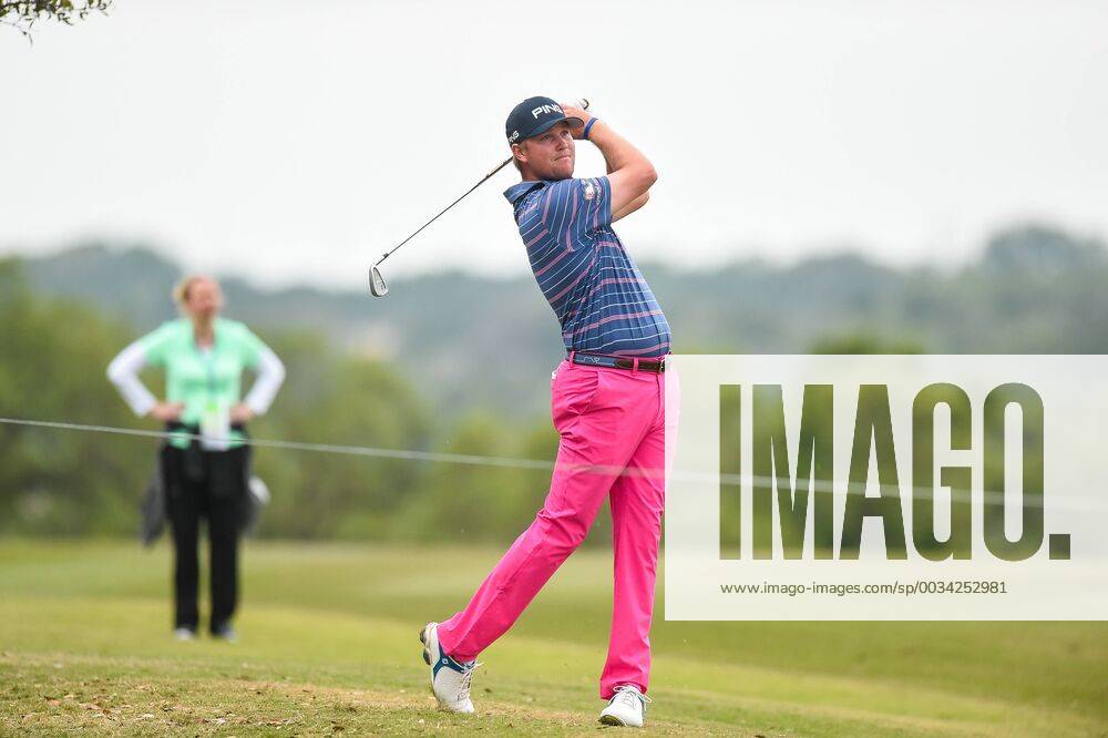 SAN ANTONIO, TX - APRIL 21: Trey Mullinax hits his second shot of the final hole during the third round of the Valero Texas Open at the TPC San Antonio Oaks Course in San Antonio, TX on April 21, 2018. (Photo by Daniel Dunn Icon Sportswire) GOLF: APR 21 PGA Golf Herren - Valero Texas Open Icon18042157