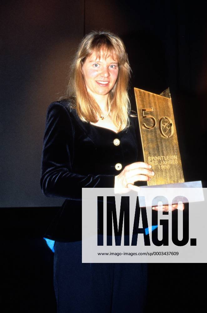 Katja Seizinger (Deutschland) ist Sportlerin des Jahres 1996 Alpiner Skilauf Damen Wahl zum Sportler des Jahres 1996, Sportlerwahl, Gala, Sportgala, Preisverleihung, Preisträger Einzelbild Berlin Freude, Alpiner Skilauf Damen Wahl zum Sportler des Jahres 1996, Sportlerwahl, Gala, Sportgala, Preisverleihung, Preisträger Einzelbild Berlin Freude,